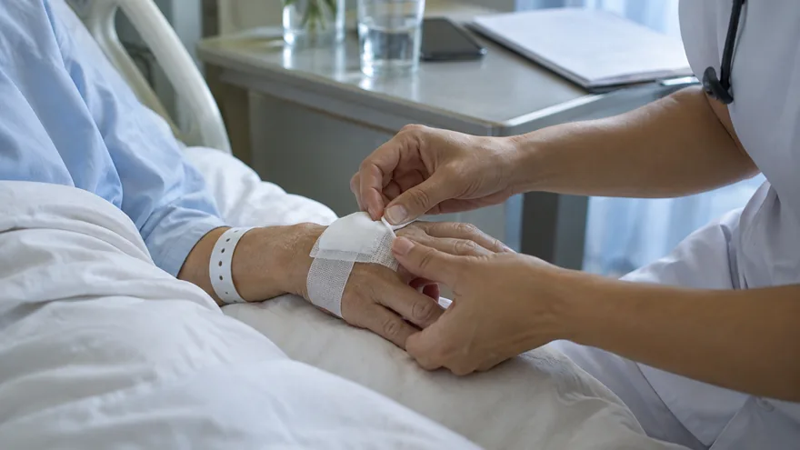 Cross-Border Medical Aftercare: What Follow-up Abroad Realistically Covers